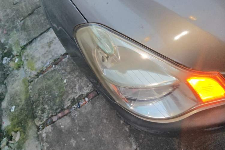 Used Nissan Sylphy 2012 Classic 1.6XE Manual Comfort Edition Right Front Headlight