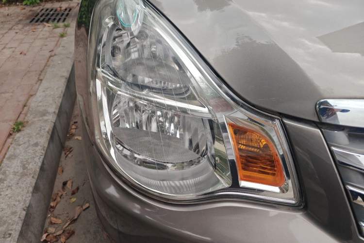 Used Nissan Sylphy 2012 Classic 1.6XE Automatic Comfort Edition Right Front Headlight