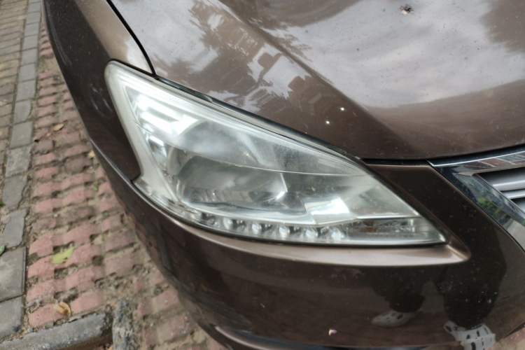 Used Nissan Sylphy 2012 1.6 XL Manual Luxury Edition Right Front Headlight