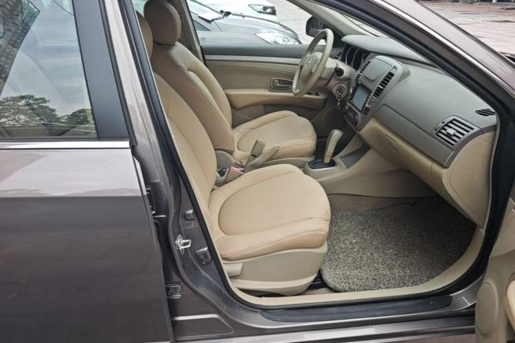 Used Nissan Sylphy 2012 Classic 1.6XE Automatic Comfort Edition Right Front Seat