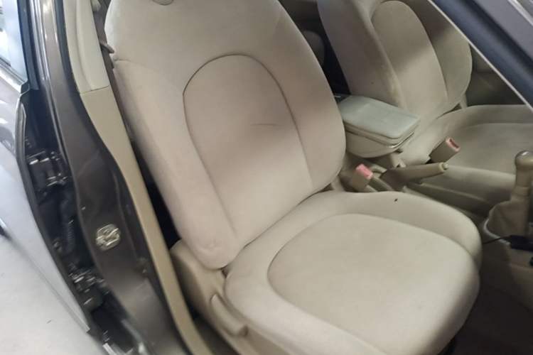 Used Nissan Sylphy 2012 Classic 1.6XE Manual Comfort Edition Right Front Seat