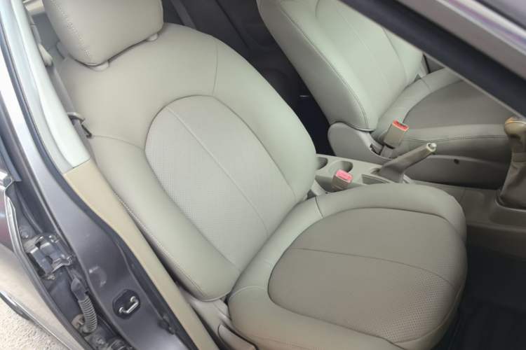 Used Nissan Sylphy 2012 Classic 1.6XE Manual Comfort Edition Right Front Seat
