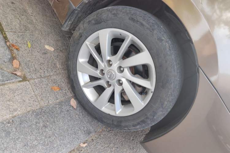 Used Nissan Sylphy 2012 1.6 XL Manual Luxury Edition Right Front Wheel Hub