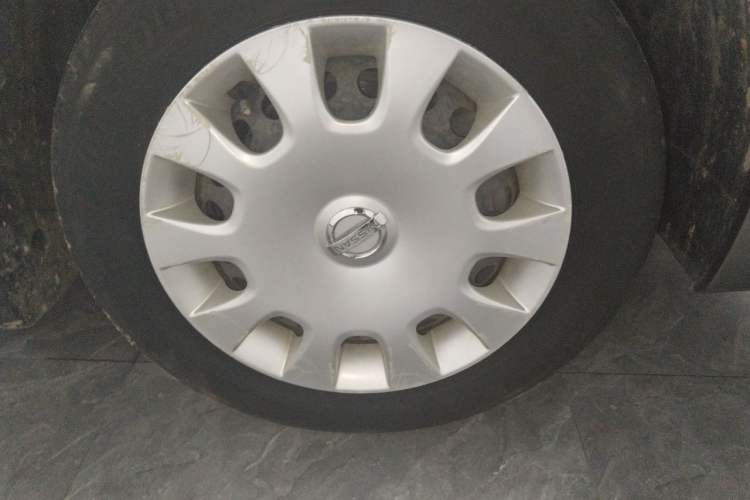 Used Nissan Sylphy 2012 Classic 1.6XE Manual Comfort Edition Right Front Wheel Hub