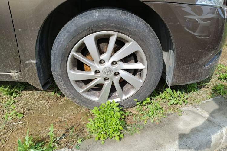 Used Nissan Sylphy 2012 1.6XE Manual Comfort Edition Right Front Wheel Hub