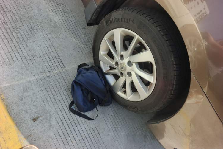 Used Nissan Sylphy 2012 1.6 XL CVT Luxury Edition Right Front Wheel Hub
