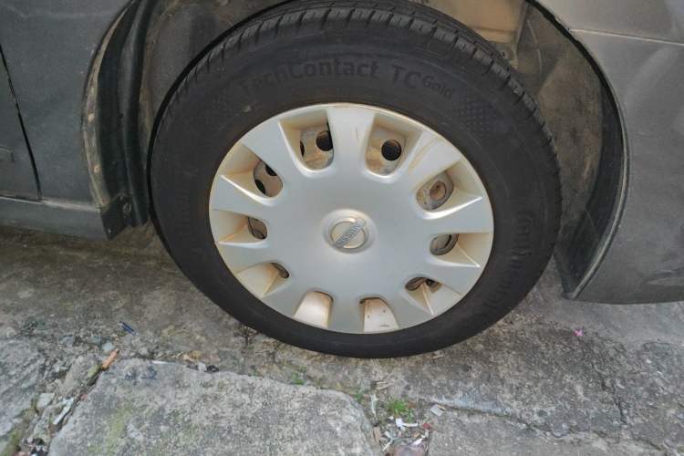 Used Nissan Sylphy 2012 Classic 1.6XE Manual Comfort Edition Right Front Wheel Hub