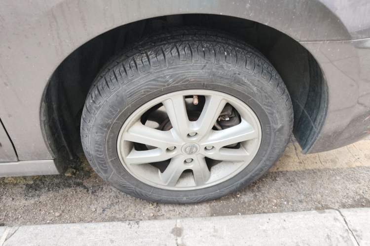 Used Nissan Sylphy 2012 Classic 1.6XE Manual Comfort Edition Right Front Wheel Hub