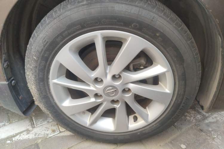 Used Nissan Sylphy 2012 1.6 XL CVT Luxury Edition Right Front Wheel Hub