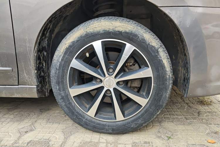 Used Nissan Sylphy 2012 Classic 1.6XE Manual Comfort Edition Right Front Wheel Hub