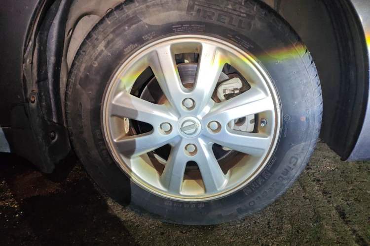 Used Nissan Sylphy 2012 Classic 1.6XE Manual Comfort Edition Right Front Wheel Hub