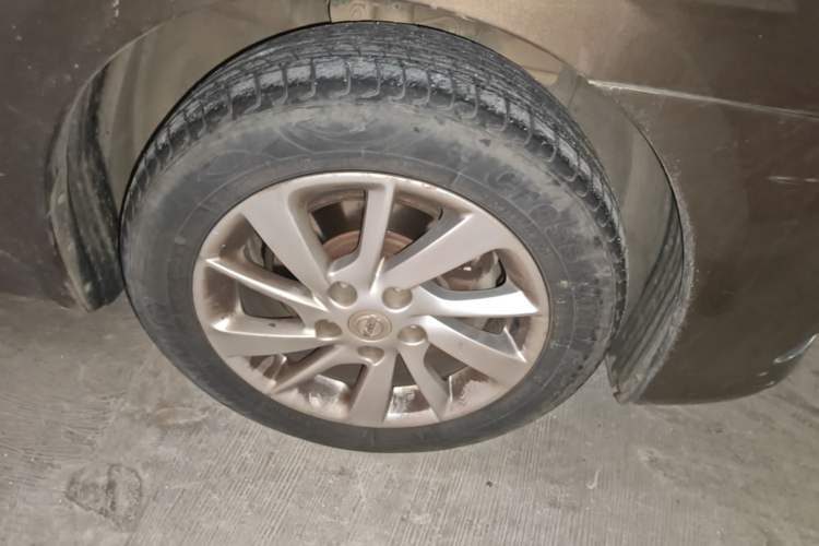 Used Nissan Sylphy 2012 1.6 XL CVT Luxury Edition Right Front Wheel Hub