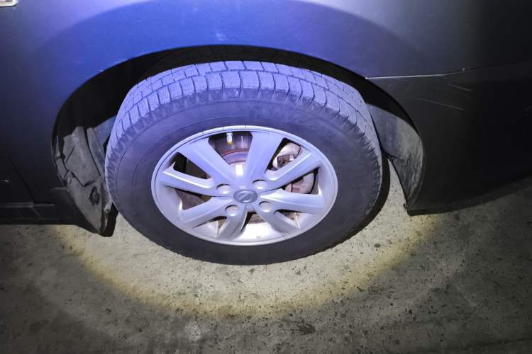 Used Nissan Sylphy 2012 Classic 1.6XE Manual Comfort Edition Right Front Wheel Hub