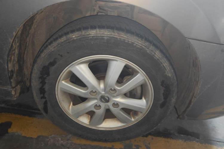Used Nissan Sylphy 2012 Classic 1.6XE Manual Comfort Edition Right Front Wheel Hub