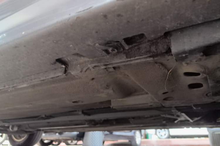 Used Nissan Sylphy 2012 Classic 1.6XE Manual Comfort Edition Right Side Sill
