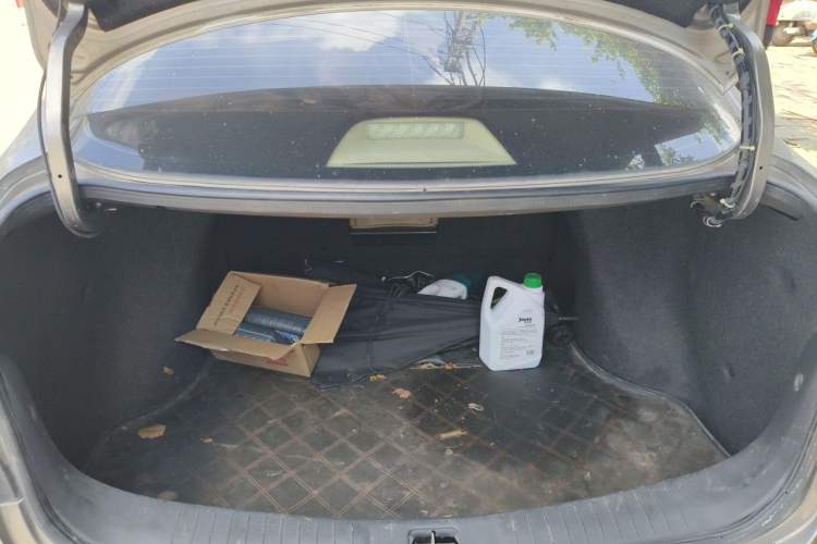 Used Nissan Sylphy 2012 Classic 1.6XE Automatic Comfort Edition Trunk