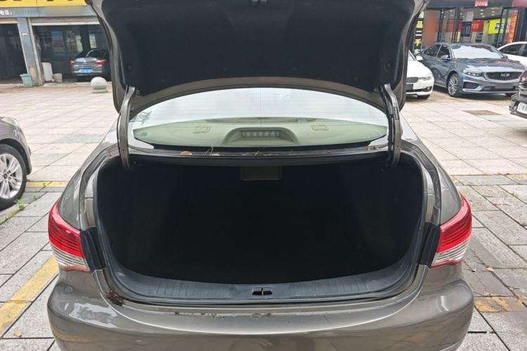Used Nissan Sylphy 2012 Classic 1.6XE Automatic Comfort Edition Trunk