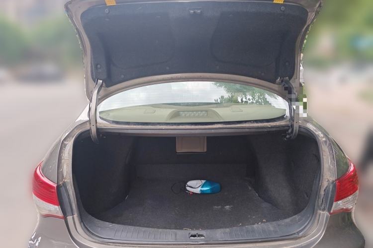 Used Nissan Sylphy 2012 Classic 1.6XE Automatic Comfort Edition Trunk