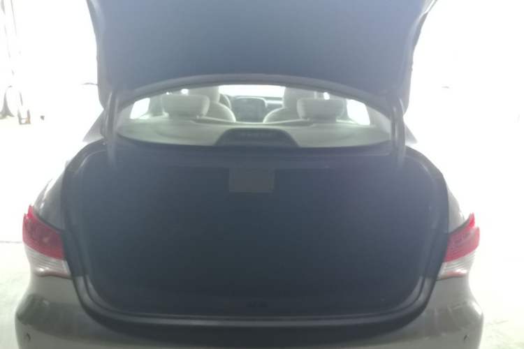 Used Nissan Sylphy 2012 Classic 1.6XE Manual Comfort Edition Trunk