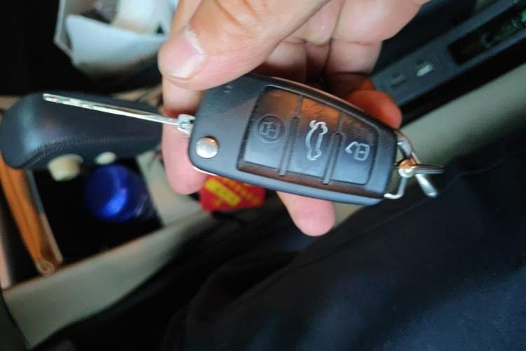 Used Nissan Sylphy 2012 Classic 1.6XE Automatic Comfort Edition Vehicle Key
