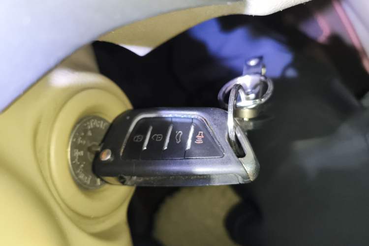 Used Nissan Sylphy 2012 Classic 1.6XE Manual Comfort Edition Vehicle Key