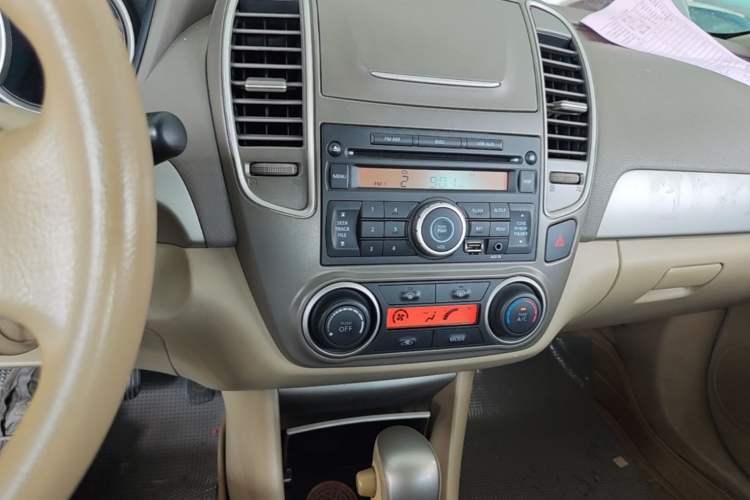 Used Nissan Sylphy 2012 Classic 1.6XE Automatic Comfort Edition Audio And AC Panel