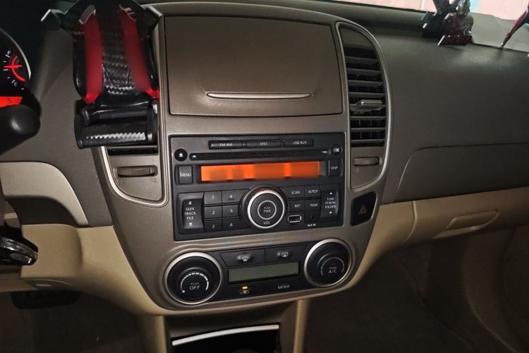 Used Nissan Sylphy 2012 Classic 1.6XE Automatic Comfort Edition Audio And AC Panel