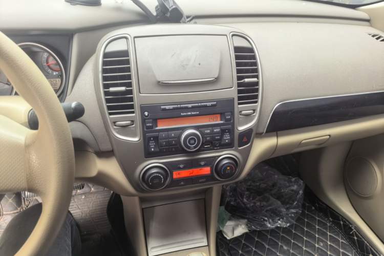 Used Nissan Sylphy 2012 Classic 1.6XE Manual Comfort Edition Audio And AC Panel
