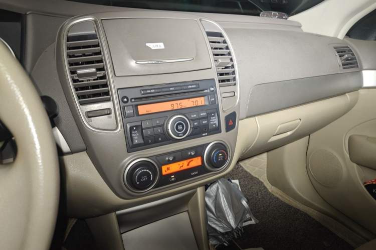 Used Nissan Sylphy 2012 Classic 1.6XE Manual Comfort Edition Audio And AC Panel