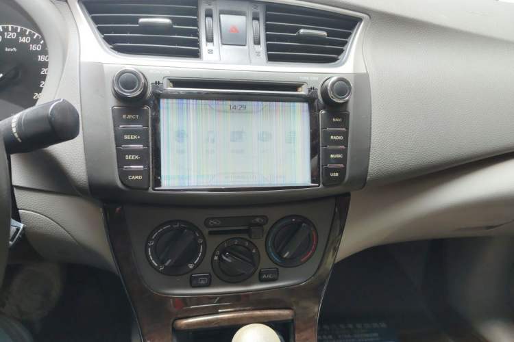 Used Nissan Sylphy 2012 1.6 XL CVT Luxury Edition Audio And AC Panel