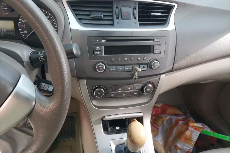 Used Nissan Sylphy 2012 1.6XE CVT Comfort Edition Audio And AC Panel