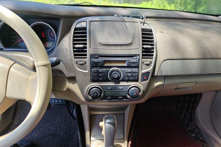 Used Nissan Sylphy 2012 Classic 1.6XE Automatic Comfort Edition Audio And AC Panel