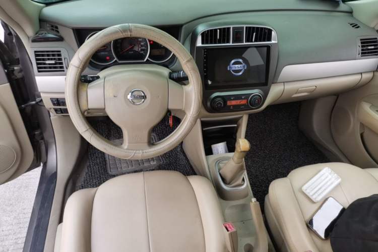 Used Nissan Sylphy 2012 Classic 1.6XE Manual Comfort Edition Center Console