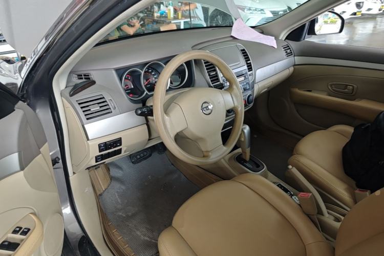 Used Nissan Sylphy 2012 Classic 1.6XE Automatic Comfort Edition Center Console