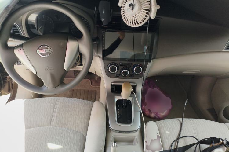 Used Nissan Sylphy 2012 1.6XE CVT Comfort Edition Center Console