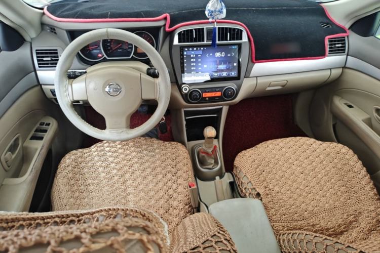 Used Nissan Sylphy 2012 Classic 1.6XE Manual Comfort Edition Center Console