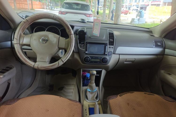 Used Nissan Sylphy 2012 Classic 1.6XE Manual Comfort Edition Center Console