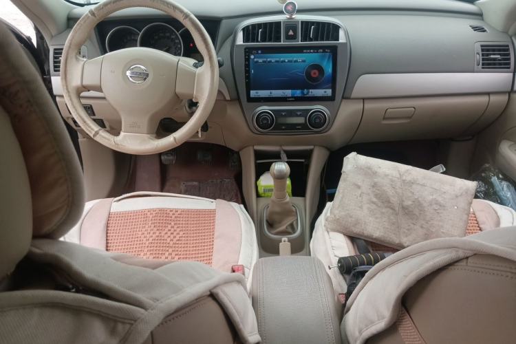 Used Nissan Sylphy 2012 Classic 1.6XE Manual Comfort Edition Center Console