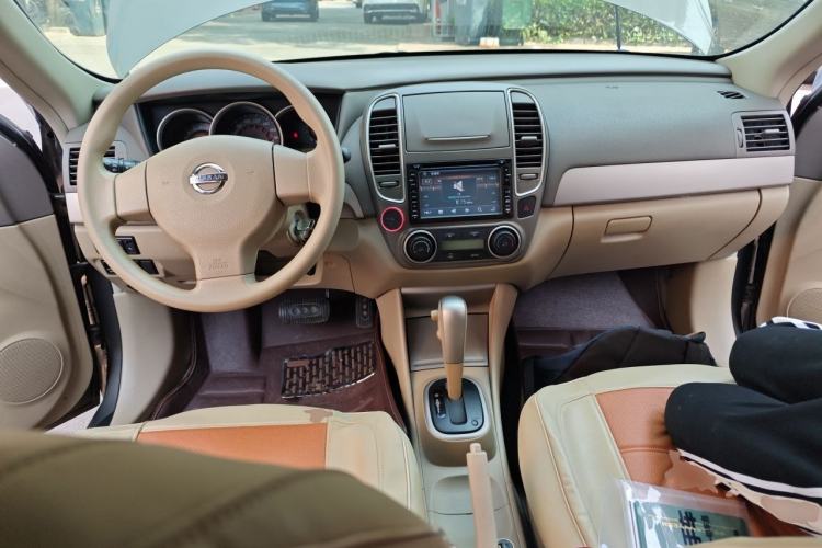 Used Nissan Sylphy 2012 Classic 1.6XE Automatic Comfort Edition Center Console