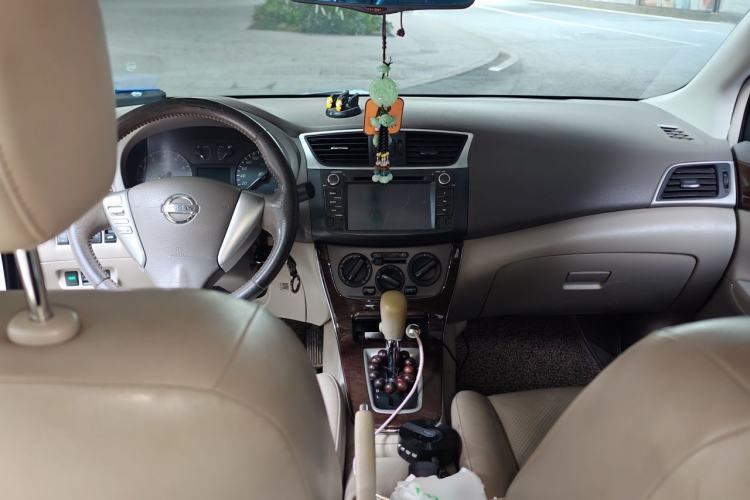 Used Nissan Sylphy 2012 Classic 1.6 XL Automatic Luxury Edition Center Console