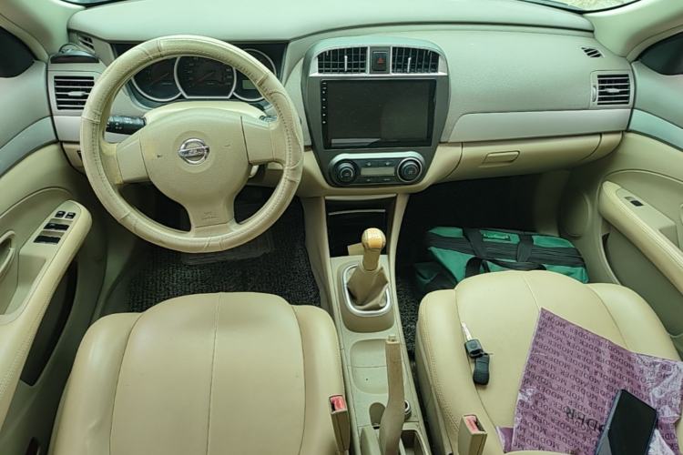 Used Nissan Sylphy 2012 Classic 1.6XE Manual Comfort Edition Center Console