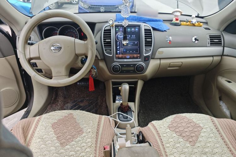 Used Nissan Sylphy 2012 Classic 1.6XE Automatic Comfort Edition Center Console
