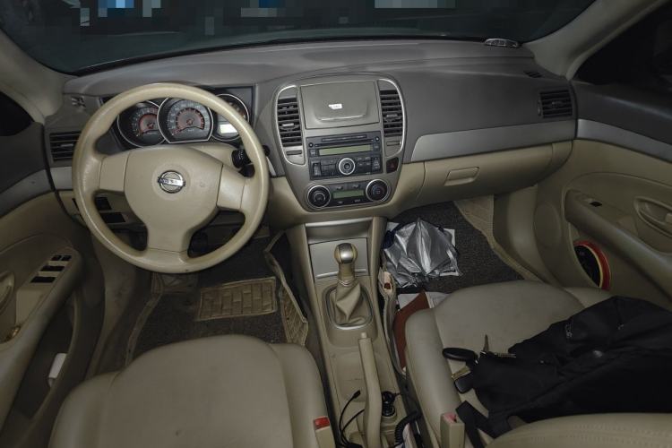 Used Nissan Sylphy 2012 Classic 1.6XE Manual Comfort Edition Center Console