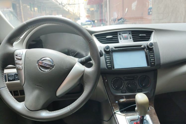 Used Nissan Sylphy 2012 1.6 XL CVT Luxury Edition Center Console