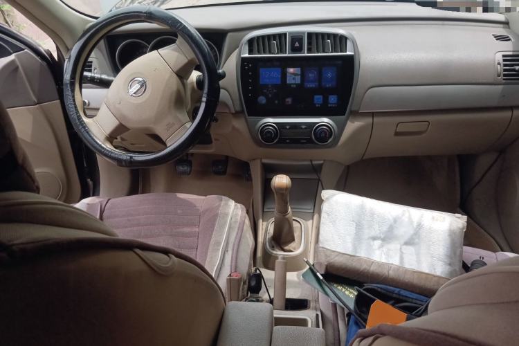 Used Nissan Sylphy 2012 Classic 1.6XE Manual Comfort Edition Center Console