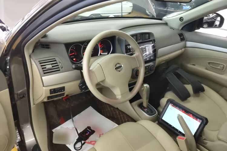 Used Nissan Sylphy 2012 Classic 1.6XE Automatic Comfort Edition Center Console