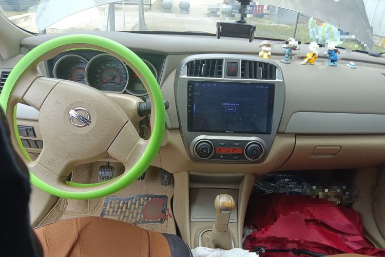 Used Nissan Sylphy 2012 Classic 1.6XE Manual Comfort Edition Center Console