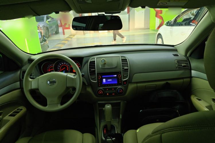 Used Nissan Sylphy 2012 Classic 1.6XE Automatic Comfort Edition Center Console