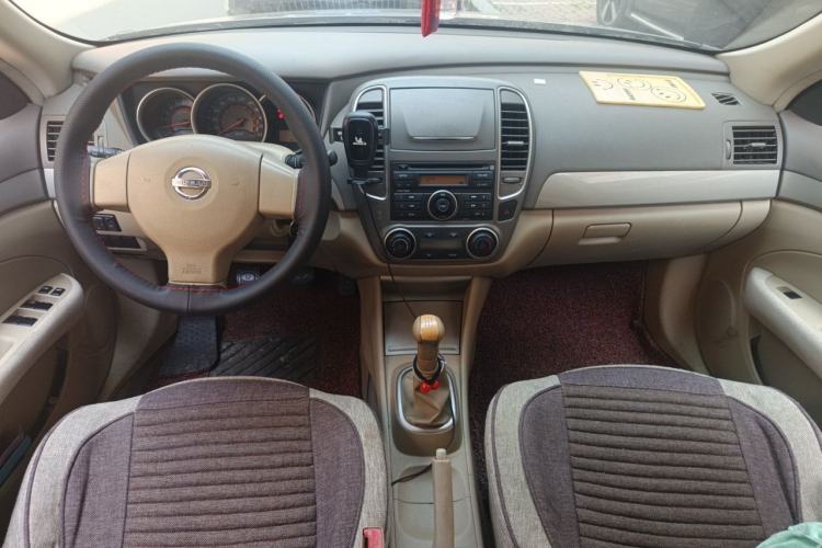 Used Nissan Sylphy 2012 Classic 1.6XE Manual Comfort Edition Center Console