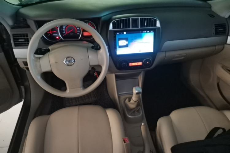 Used Nissan Sylphy 2012 Classic 1.6XE Manual Comfort Edition Center Console